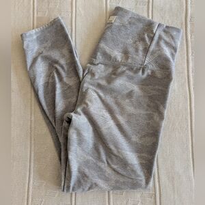 Vuori Clean Elevation Camo Legging Cropped Medium